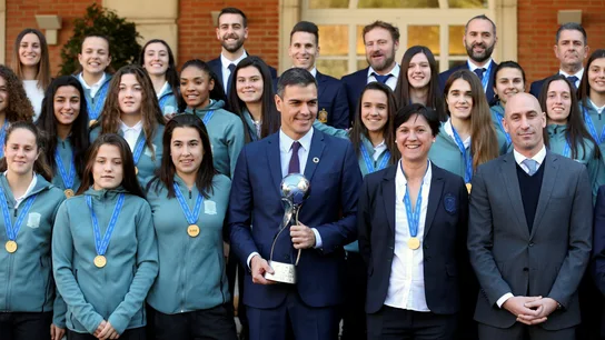 La selección sub-17 femenino visita La Moncloa La selección sub-17 femenino visita La Moncloa