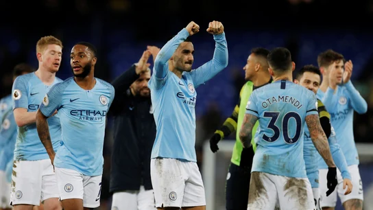 Los jugadores del Manchester City celebran su victoria ante el Everton Los jugadores del Manchester City celebran su victoria ante el Everton