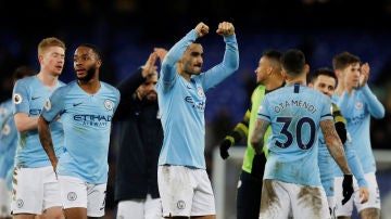 Los jugadores del Manchester City celebran su victoria ante el Everton