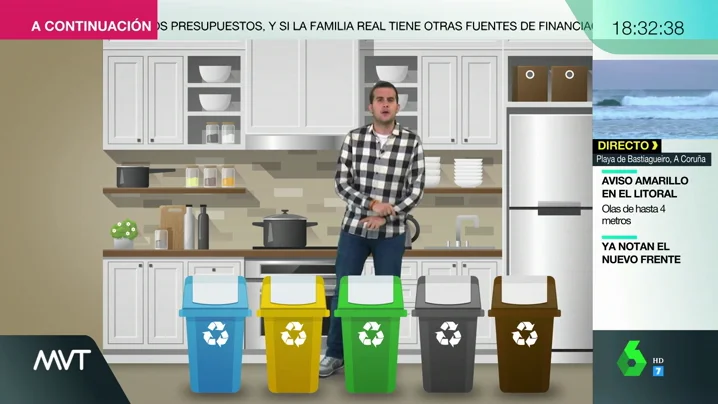 Cubos de reciclaje en la cocina