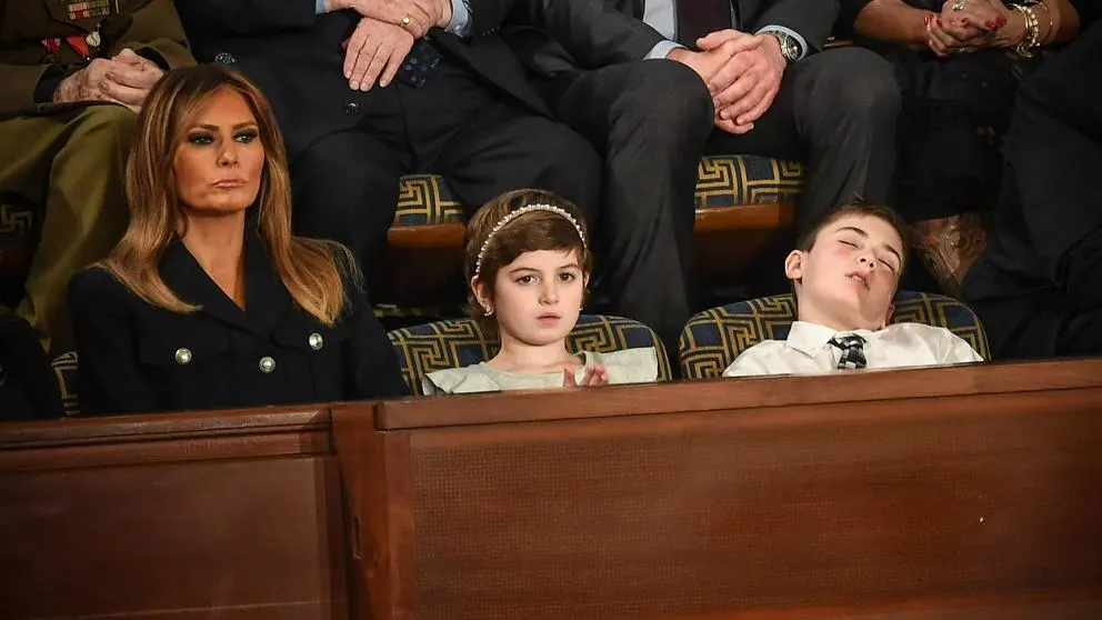 Joshua Trump dormido en el discurso del Estado de la Unión