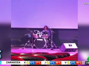 Antonio Orozco presume de las dotes de músico de su hijo: de hacer de DJ a tocar la batería y el piano Antonio Orozco presume de las dotes de músico de su hijo: de hacer de DJ a tocar la batería y el piano