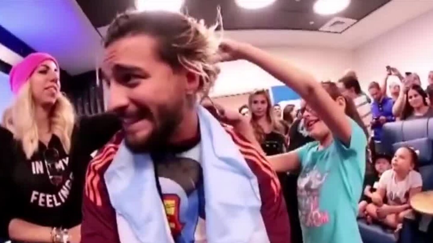 Maluma se despide de su melena por una buena causa
