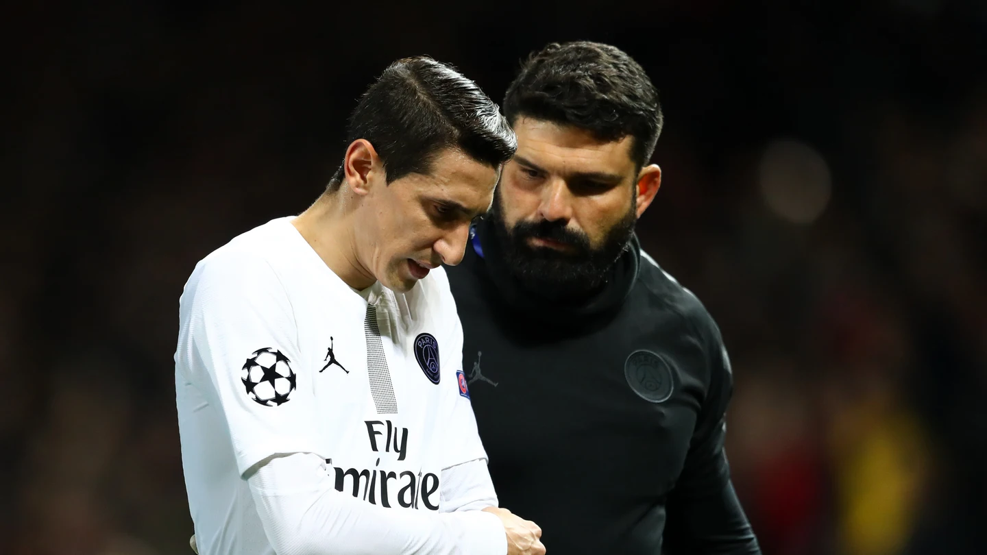 Di María es atendido en Old Trafford Di María es atendido en Old Trafford