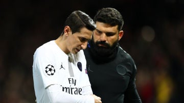 Di María es atendido en Old Trafford