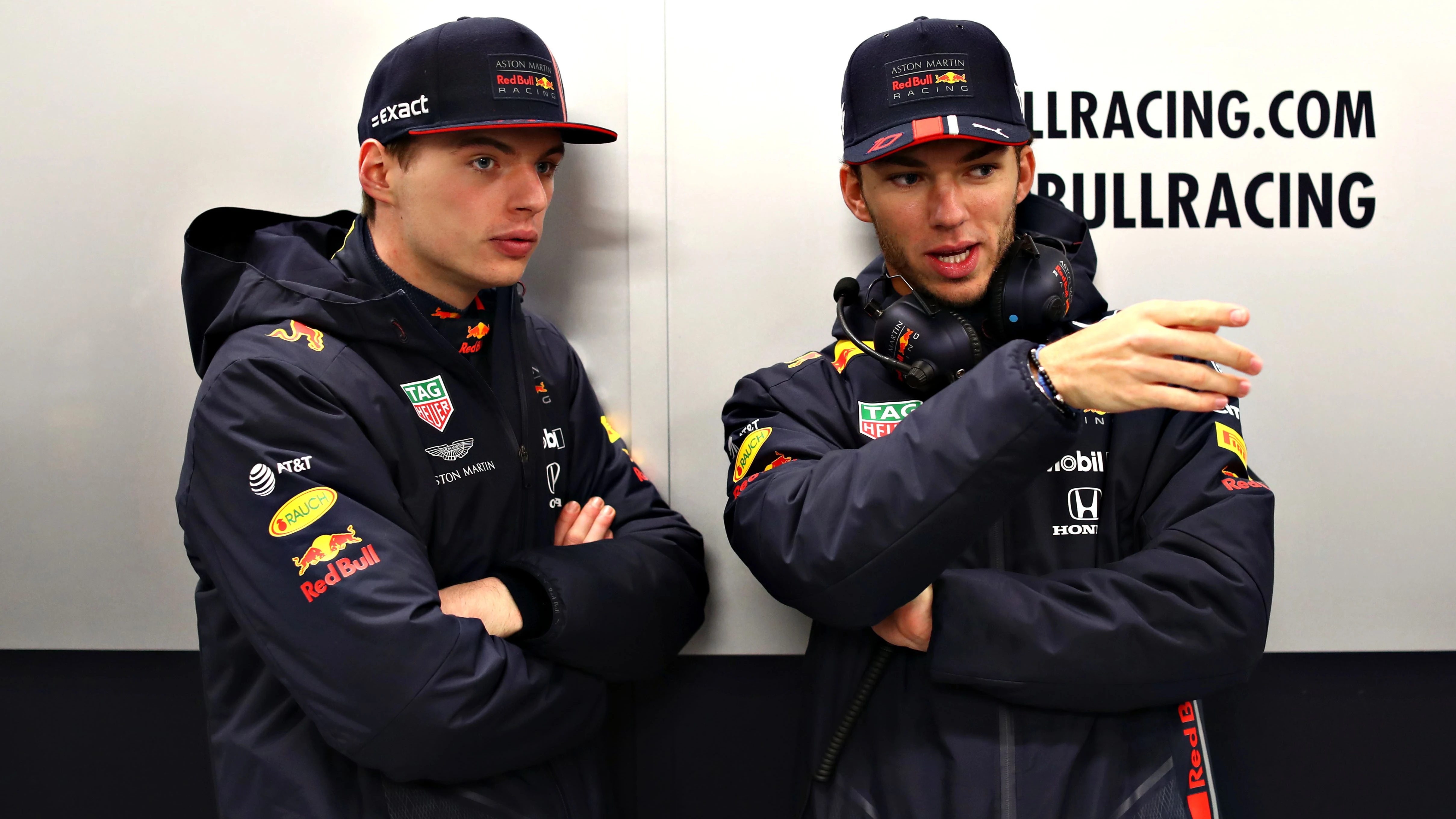 Max Verstappen y Pierre Gasly, en el circuito de Silverstone