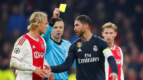 Sergio Ramos vio una amarilla ante el Ajax