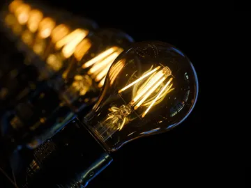 Imagen de varias bombillas (Archivo) Imagen de varias bombillas (Archivo)