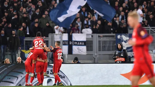 Los jugadores del Sevilla celebran el gol de Ben Yedder en el Olímpico Los jugadores del Sevilla celebran el gol de Ben Yedder en el Olímpico