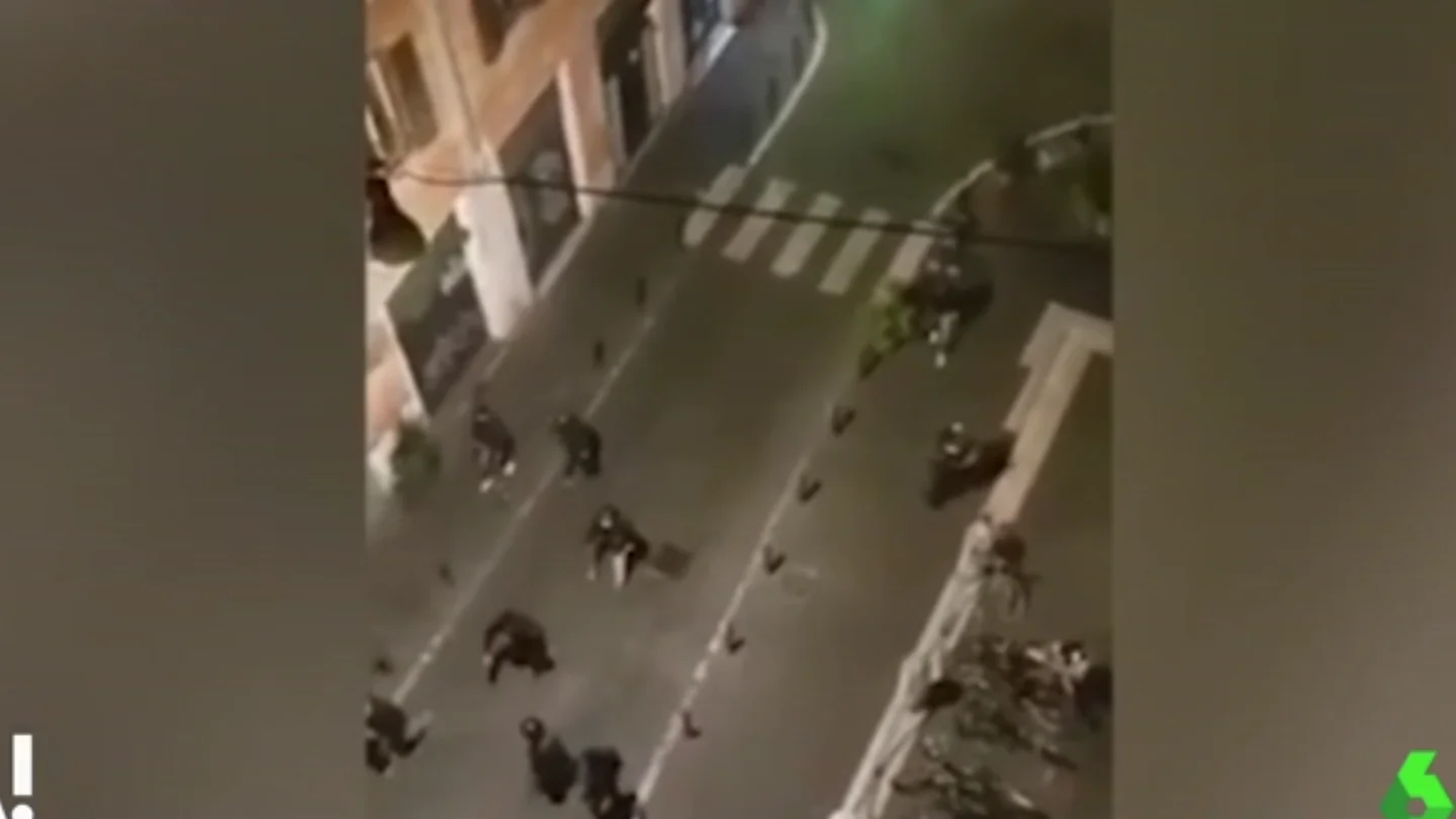 Imagen de la pelea entre aficionados de fútbol en Roma Imagen de la pelea entre aficionados de fútbol en Roma