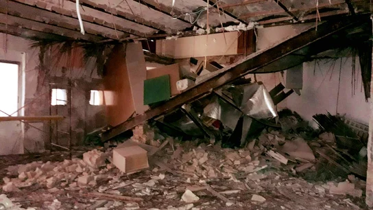 Varios vecinos rescatados tras un derrumbe en un edificio en Valencia Varios vecinos rescatados tras un derrumbe en un edificio en Valencia