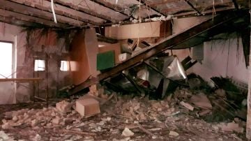 Varios vecinos rescatados tras un derrumbe en un edificio en Valencia