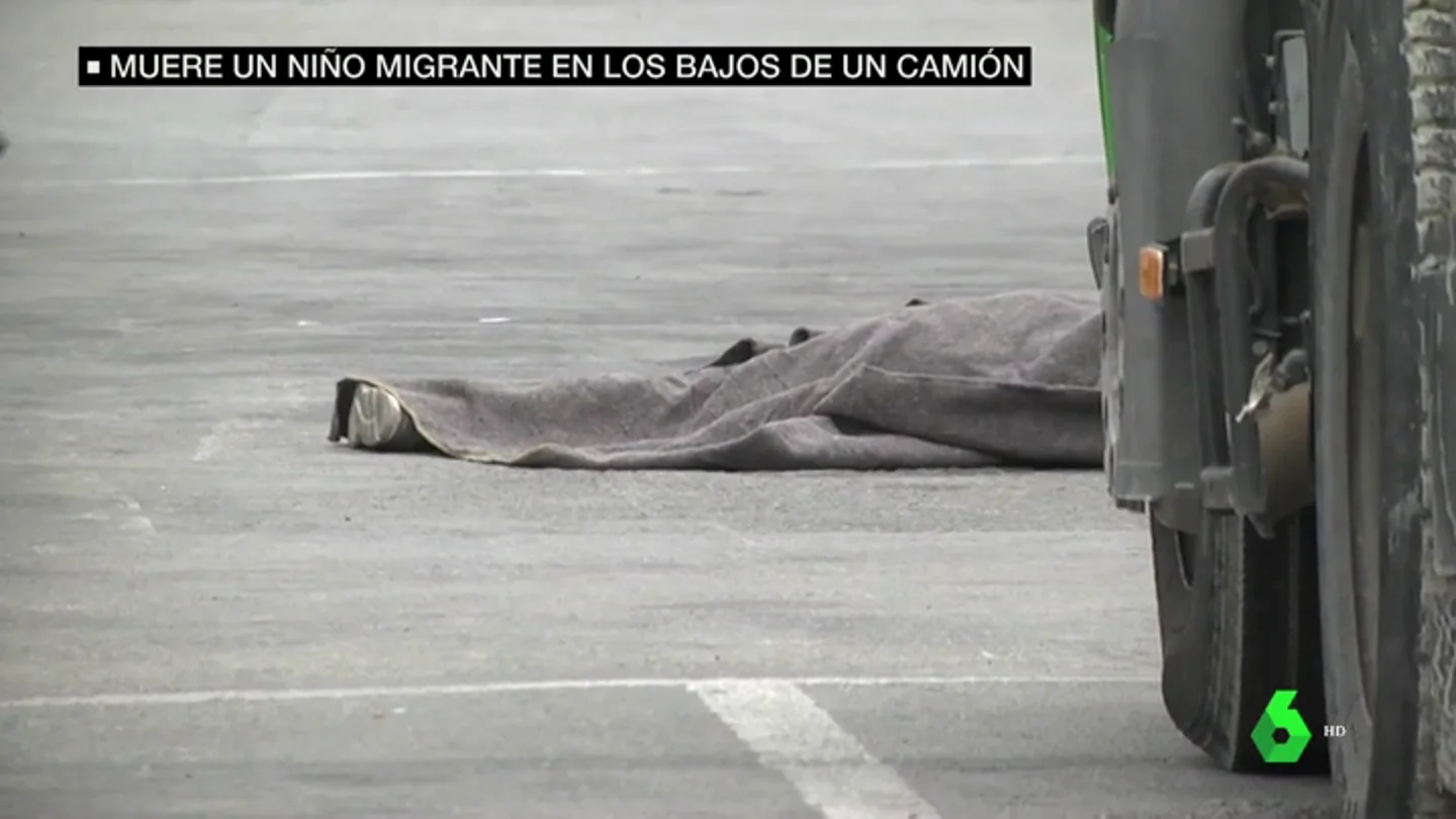 Tragedia en Ceuta: muere un niño aplastado por un camión en los muelles del puerto Tragedia en Ceuta: muere un niño aplastado por un camión en los muelles del puerto