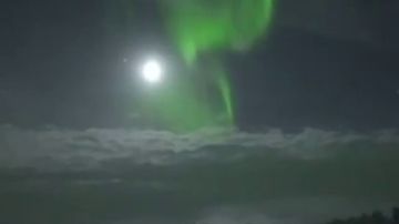 Las impactantes imágenes de la aurora boreal iluminando el cielo de Finlandia
