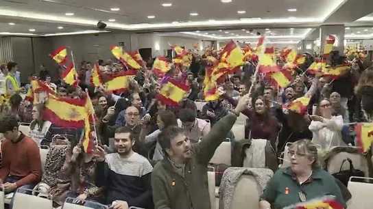 "No estamos para alimentar a toda África": los votantes de Vox nos cuentan por qué apoyan al partido de Santiago Abascal "No estamos para alimentar a toda África": los votantes de Vox nos cuentan por qué apoyan al partido de Santiago Abascal