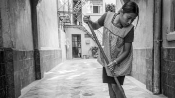 Yalitza Aparicio en una escena de Roma Yalitza Aparicio en una escena de Roma