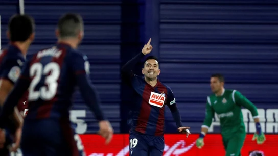 Charles celebra un gol Charles celebra un gol