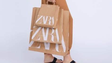 Zara sustituye sus bolsas de plástico por bolsas de papel reciclado