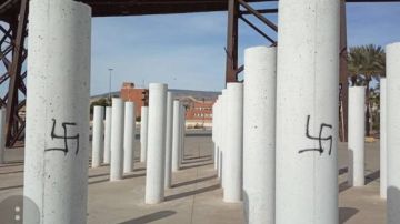 Pintadas en el monumento a Mauthausen de Almería