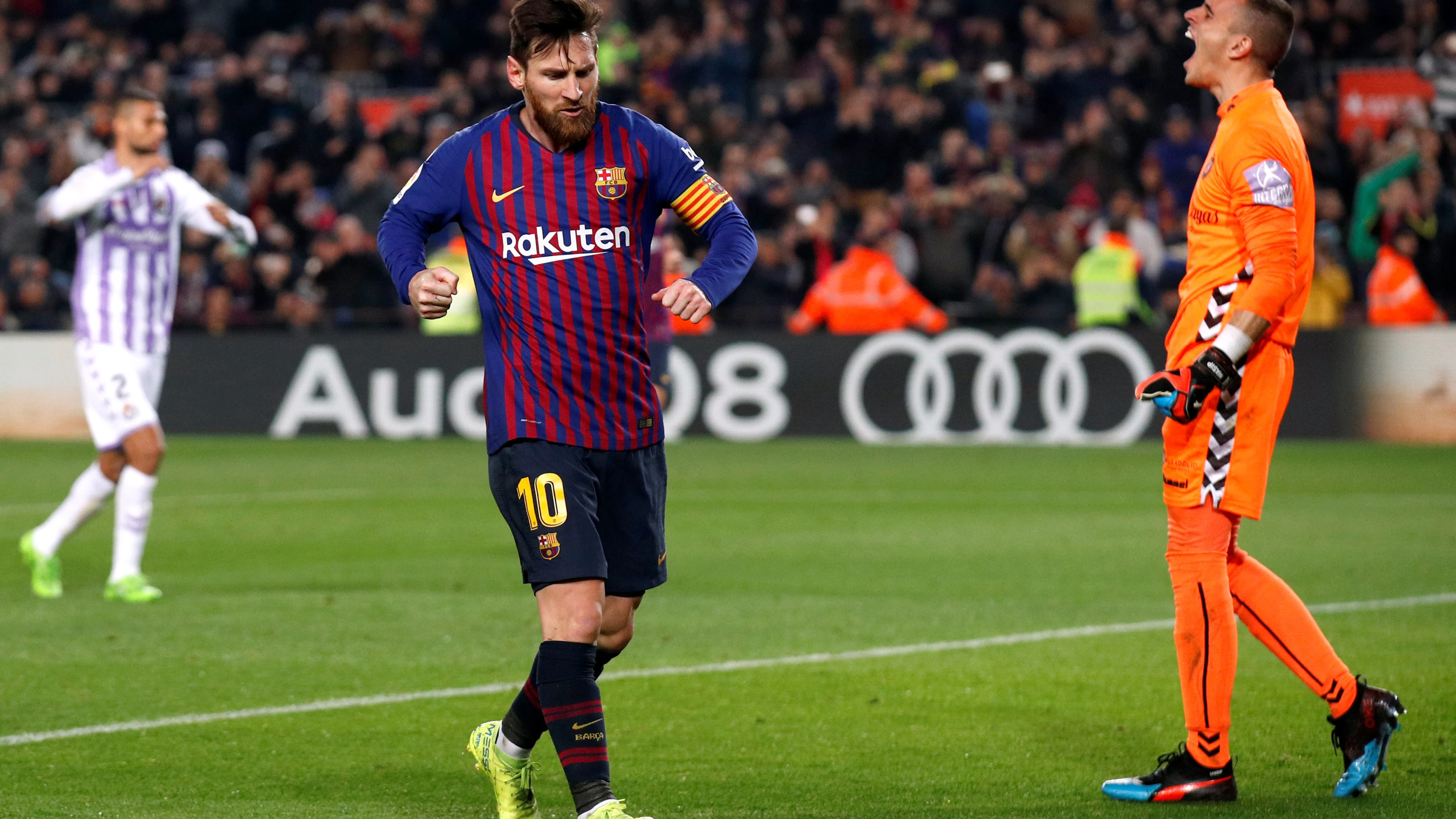 Messi marca de penalti y celebra su gol con el Barcelona