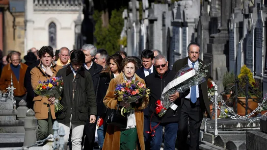 Familiares y amigos homenajean a Fernando Múgica en San Sebastián Familiares y amigos homenajean a Fernando Múgica en San Sebastián