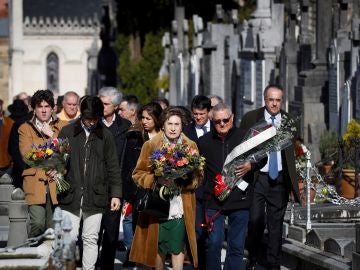 Familiares y amigos homenajean a Fernando Múgica en San Sebastián Familiares y amigos homenajean a Fernando Múgica en San Sebastián