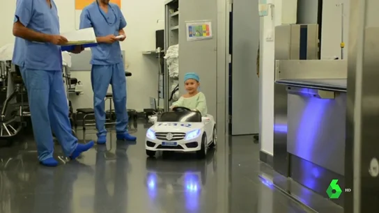 Coches para ir al quirófano o habitaciones decoradas: los hospitales se humanizan para atender a los más pequeños Coches para ir al quirófano o habitaciones decoradas: los hospitales se humanizan para atender a los más pequeños