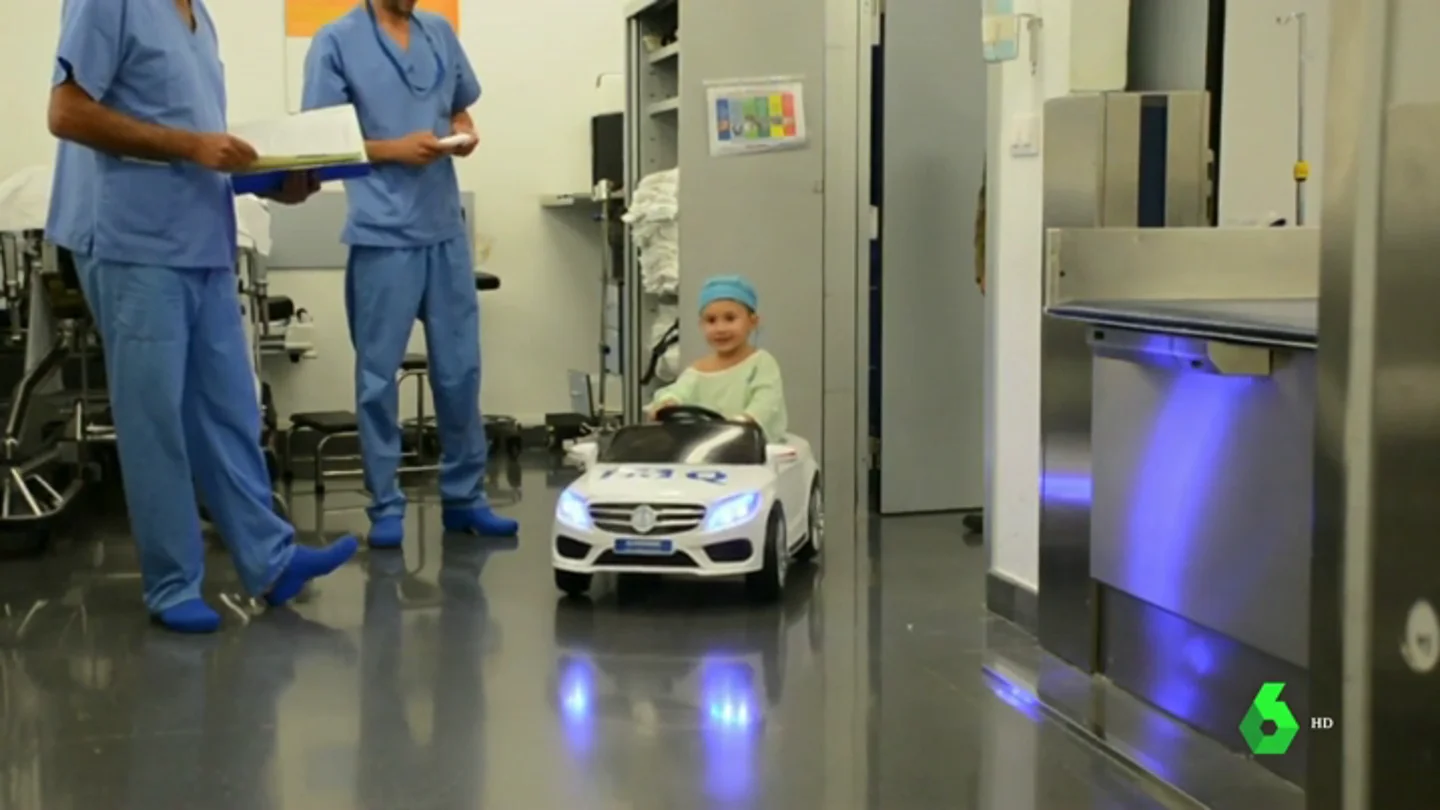 Coches para ir al quirófano o habitaciones decoradas: los hospitales se humanizan para atender a los más pequeños Coches para ir al quirófano o habitaciones decoradas: los hospitales se humanizan para atender a los más pequeños