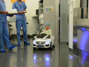 Coches para ir al quirófano o habitaciones decoradas: los hospitales se humanizan para atender a los más pequeños Coches para ir al quirófano o habitaciones decoradas: los hospitales se humanizan para atender a los más pequeños