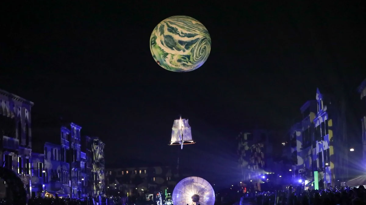 Una Luna de ensueño da el pistoletazo de salida al Carnaval de Venecia