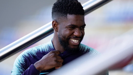 Samuel Umtiti sonríe en un entrenamiento con el Barcelona Samuel Umtiti sonríe en un entrenamiento con el Barcelona