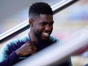 Samuel Umtiti sonríe en un entrenamiento con el Barcelona Samuel Umtiti sonríe en un entrenamiento con el Barcelona