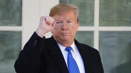 Donald Trump declara emergencia nacional para construir el muro de Facebook Donald Trump declara emergencia nacional para construir el muro de Facebook