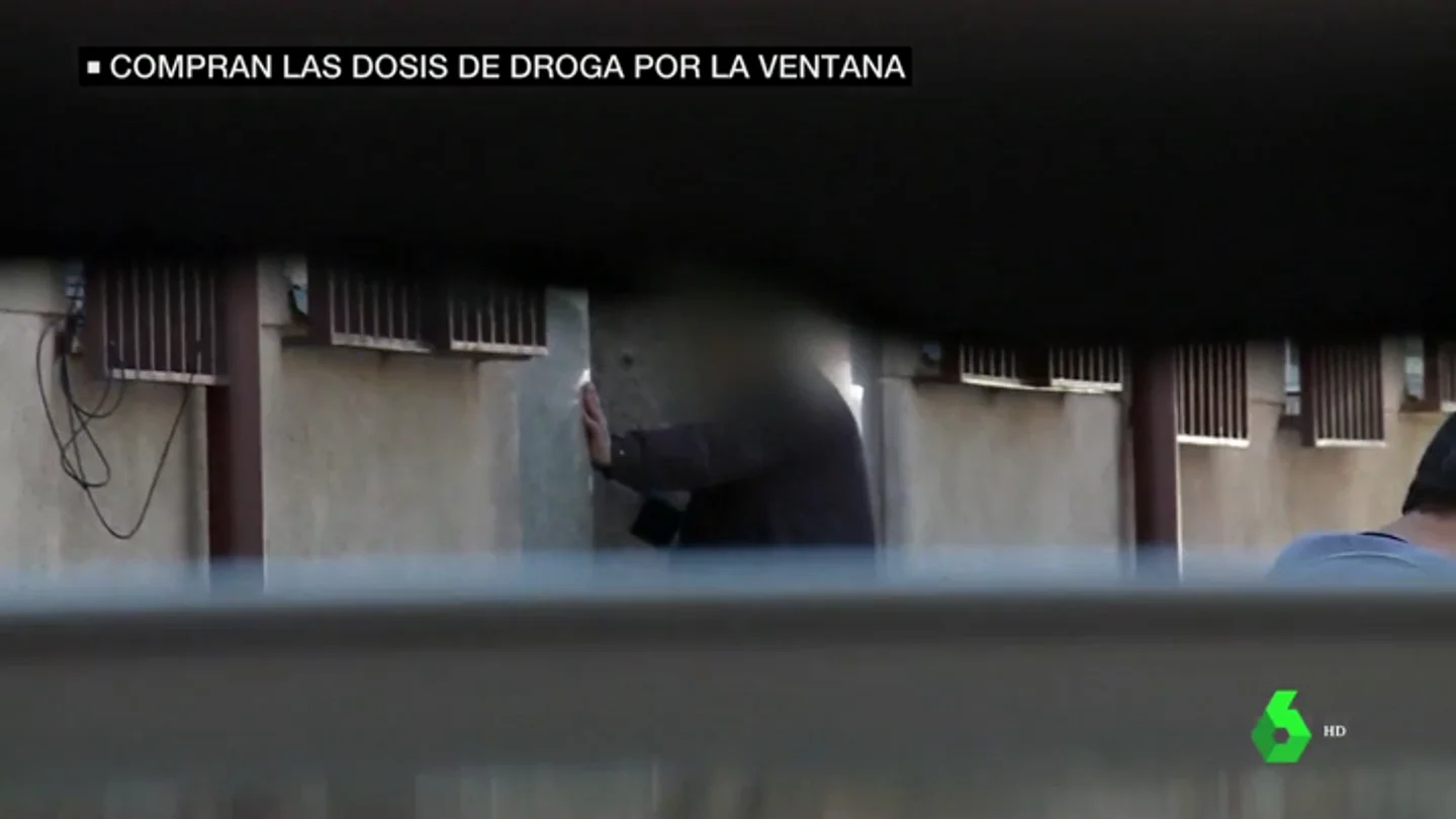 El sinvivir de unos vecinos del barrio de San Blas: toxicómanos que trafican, consumen y defencan en los portales El sinvivir de unos vecinos del barrio de San Blas: toxicómanos que trafican, consumen y defencan en los portales