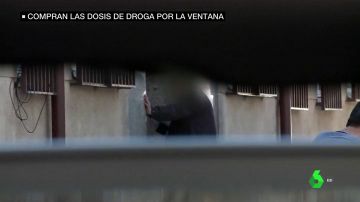 El sinvivir de unos vecinos del barrio de San Blas: toxicómanos que trafican, consumen y defencan en los portales