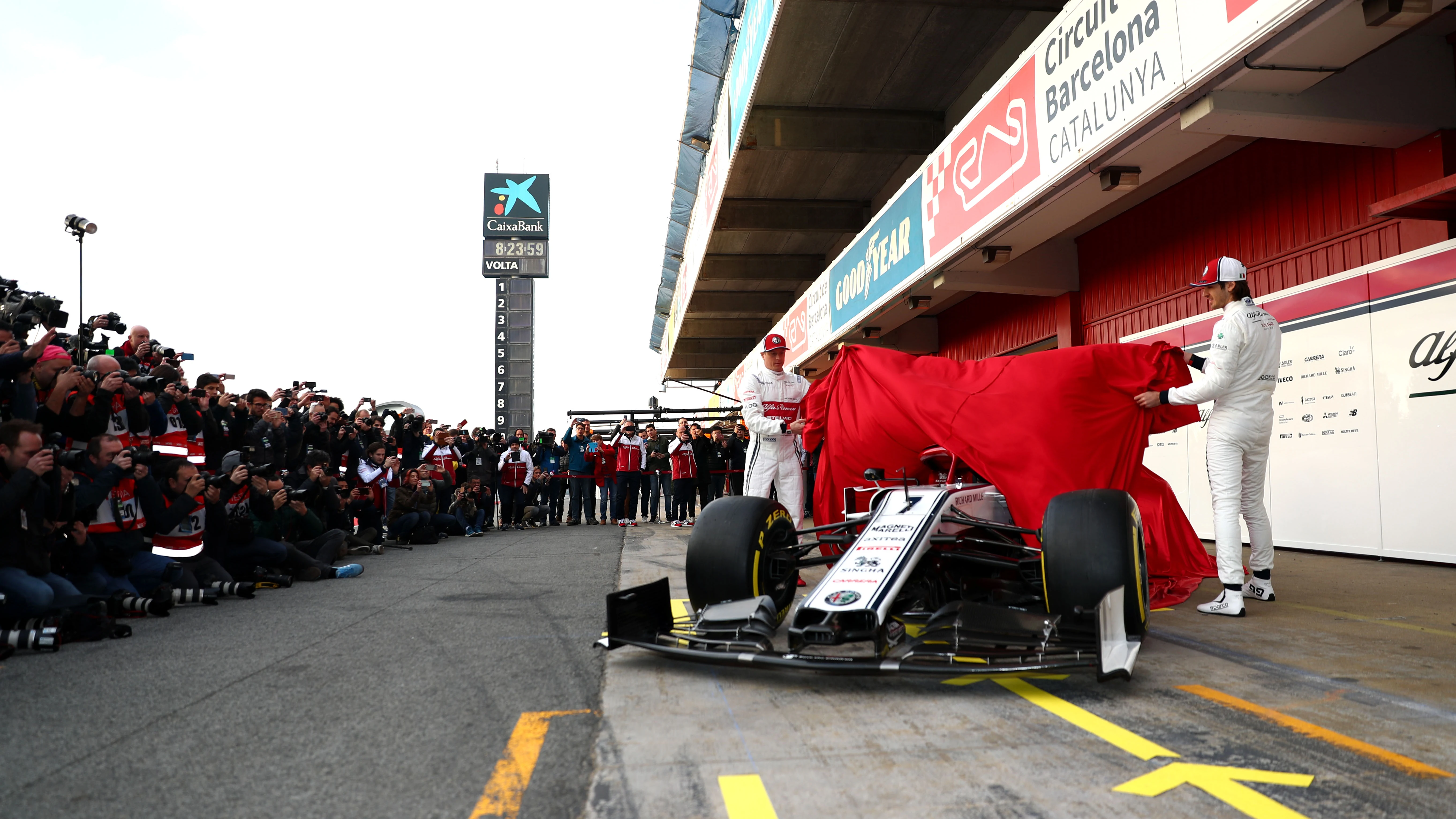 Antonio Giovinazzi y Kimi Raikkonen desvelan su nuevo monoplaza