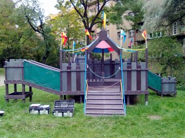 Castillo infantil de plástico 100% reciclado diseñado por ExportDirecte Castillo infantil de plástico 100% reciclado diseñado por ExportDirecte