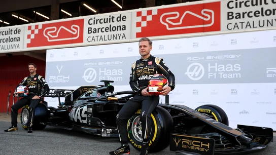 Kevin Magnussen y Romain Grosjean, junto a su nuevo Haas Kevin Magnussen y Romain Grosjean, junto a su nuevo Haas