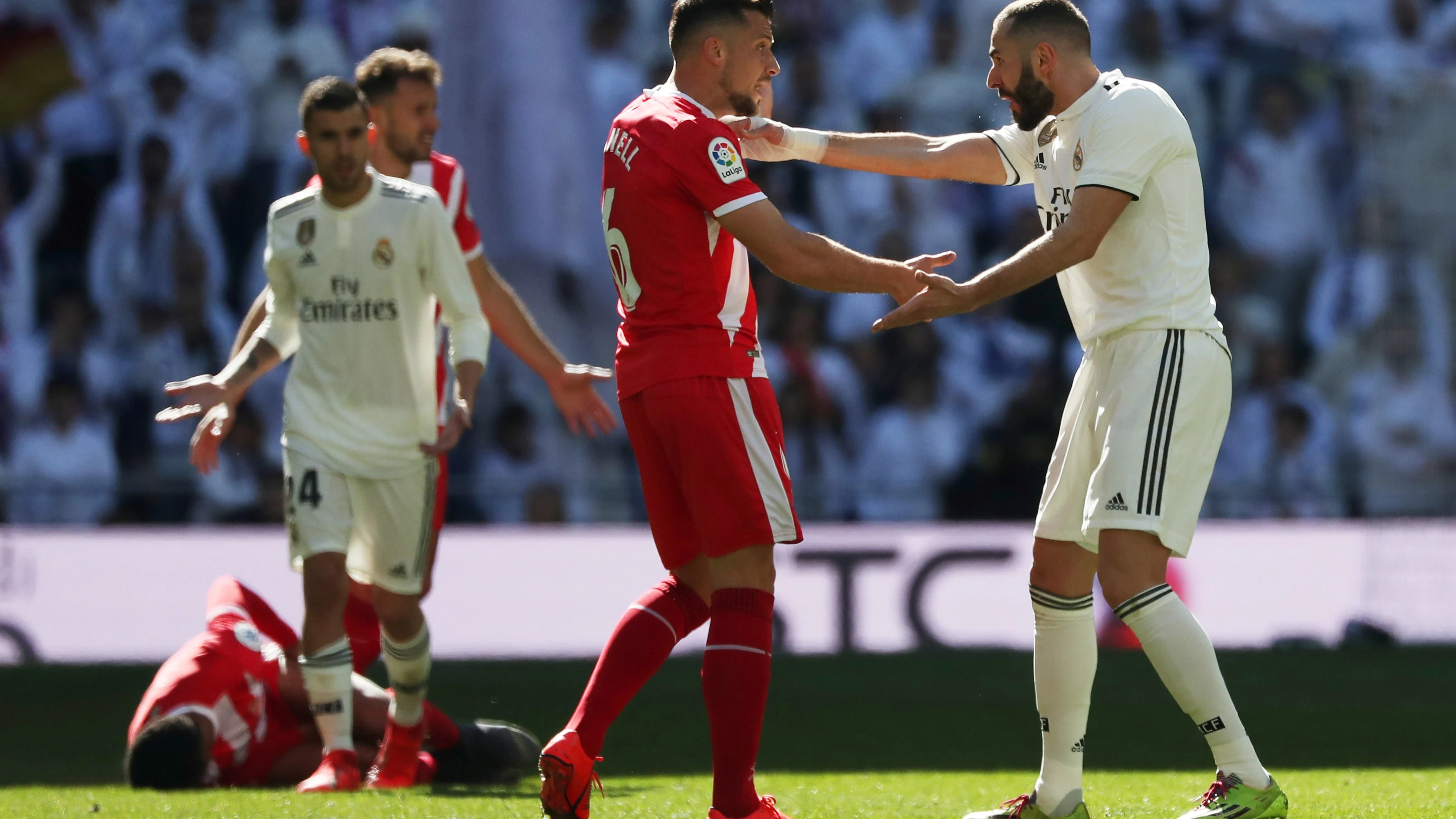 Granell discute con Benzema