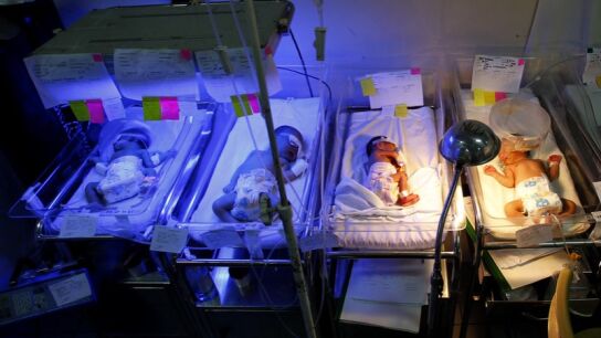 Cuatro de los septillizos nacidos en Irak