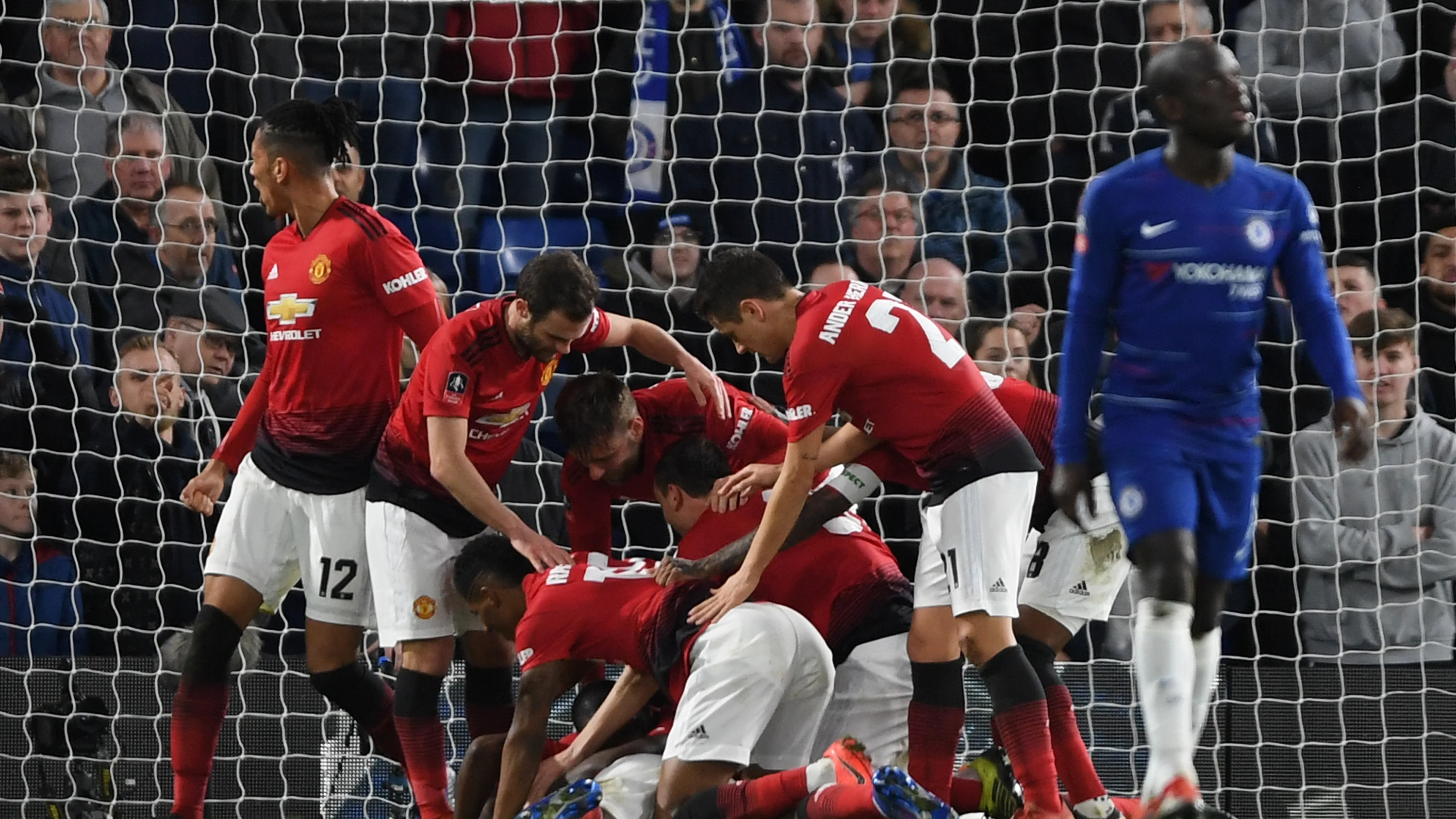 Paul Pogba celebra su gol ante el Chelsea