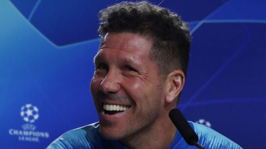 Simeone sonr&iacute;e en la rueda de prensa previa al duelo ante la Juventus