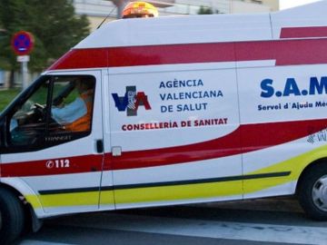 Imagen de archivo de una ambulancia en Valencia. Imagen de archivo de una ambulancia en Valencia.