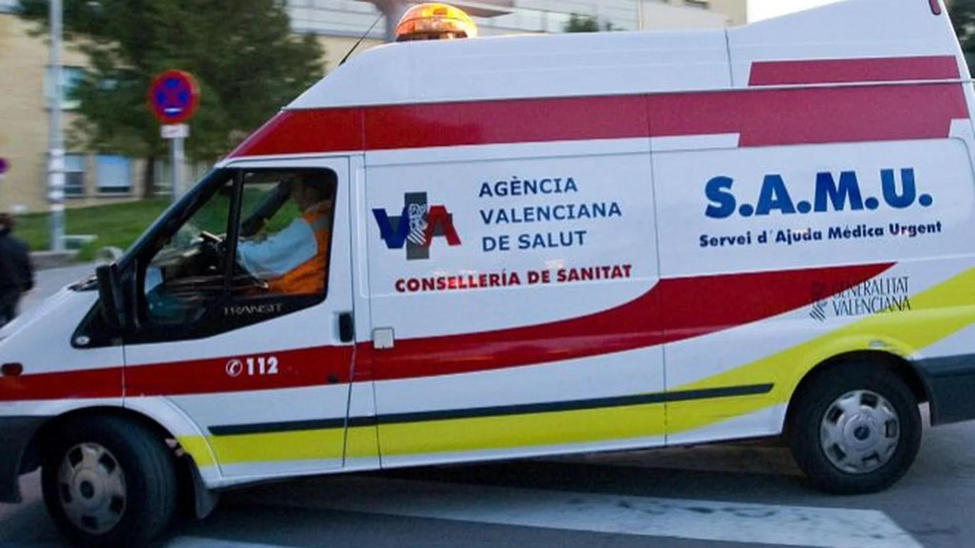 Imagen de archivo de una ambulancia en Valencia. 