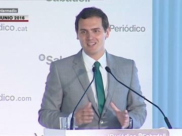 "No queremos que Rajoy gobierne, más claro no lo puedo decir": así hablaba Rivera sobre los pactos de Gobierno en 2016 "No queremos que Rajoy gobierne, más claro no lo puedo decir": así hablaba Rivera sobre los pactos de Gobierno en 2016
