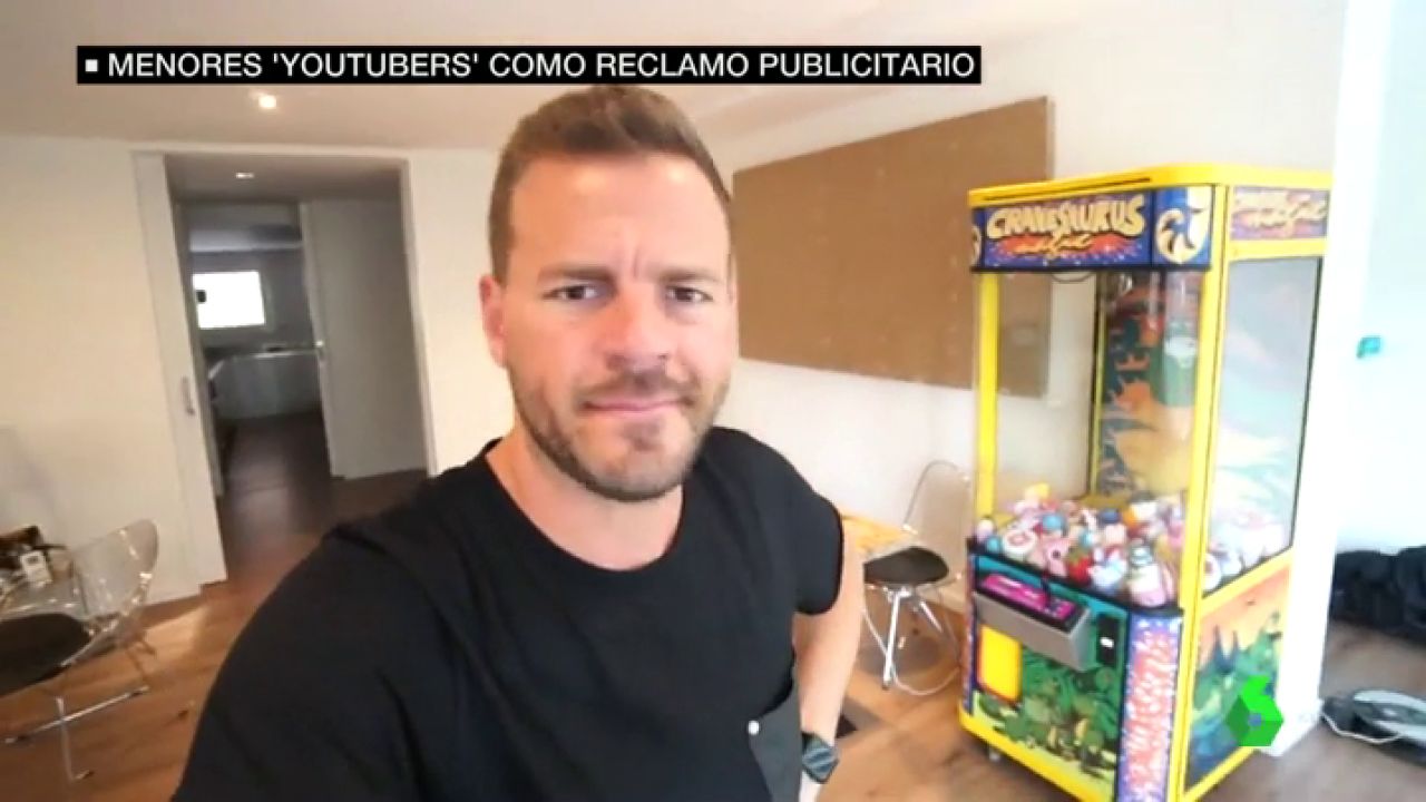 La respuesta del padre de las menores 'youtubers' tras la investigación de Save The children