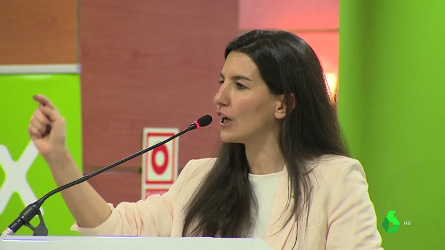La presidenta de Vox Madrid acusa al PP de adoctrinar a los niños: "Les dicen a nuestras hijas que prueben a ser chicos" La presidenta de Vox Madrid acusa al PP de adoctrinar a los niños: "Les dicen a nuestras hijas que prueben a ser chicos"
