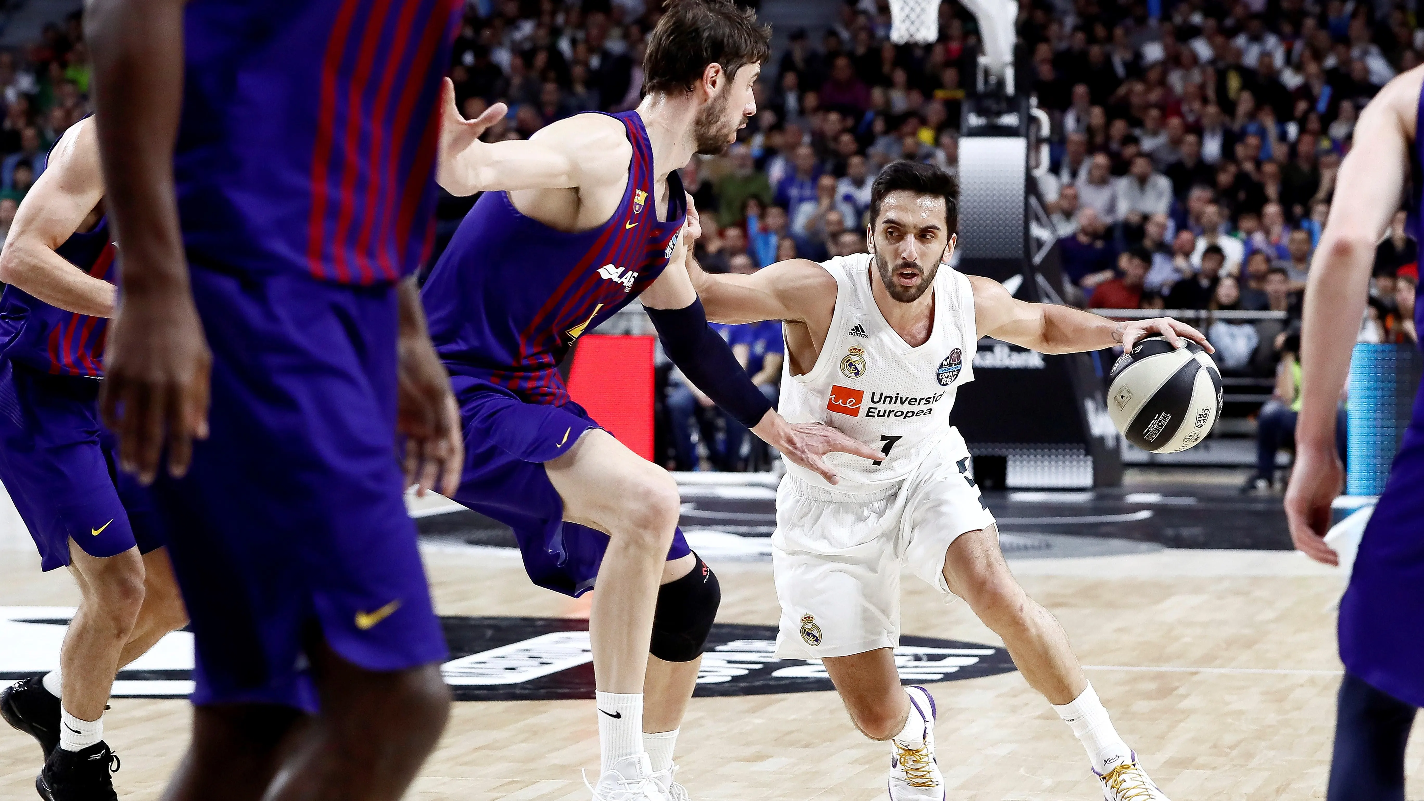 Facundo Campazzo, en acción contra el Barcelona