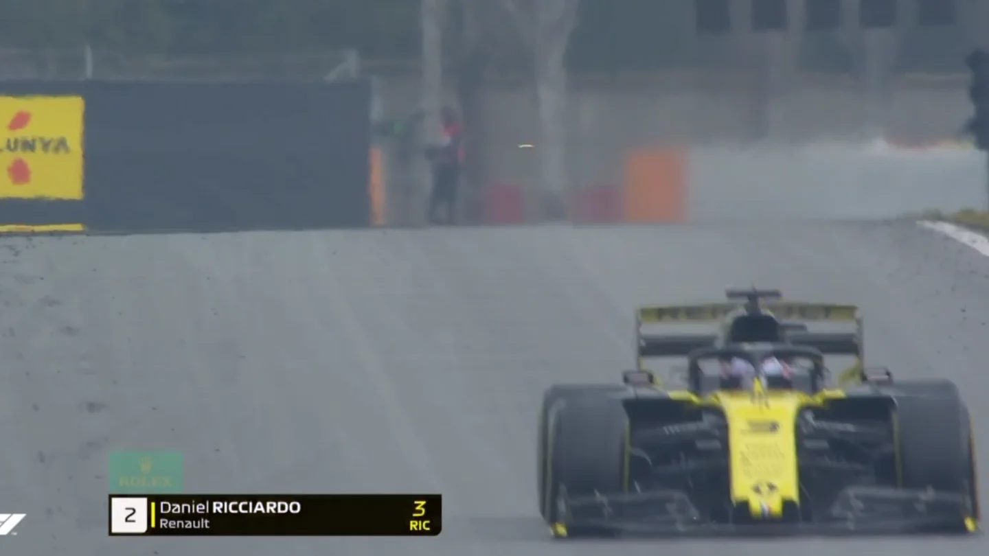Daniel Ricciardo, antes de perder su alerón trasero Daniel Ricciardo, antes de perder su alerón trasero