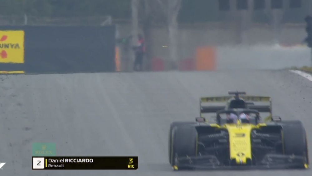 Daniel Ricciardo, antes de perder su alerón trasero